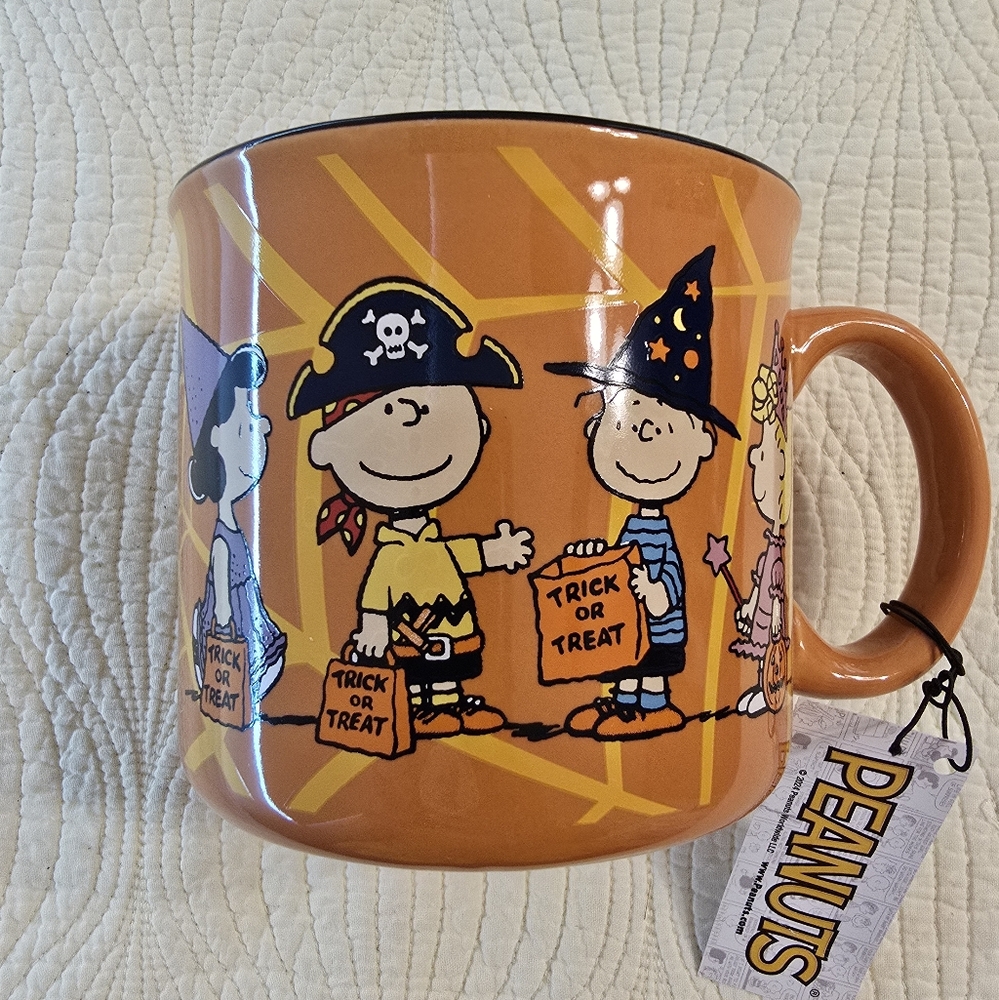 NWT Peanuts Charlie Brown And Gang Trick Or Treat Halloween Mug, 21 Oz